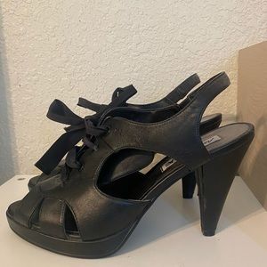 Lace up pump, sz 11